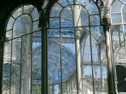 Durchsicht durch den Kristallpalast Durchsicht durch den Kristallpalast